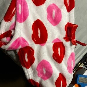 Red and Pink Lips Fleece Blanket